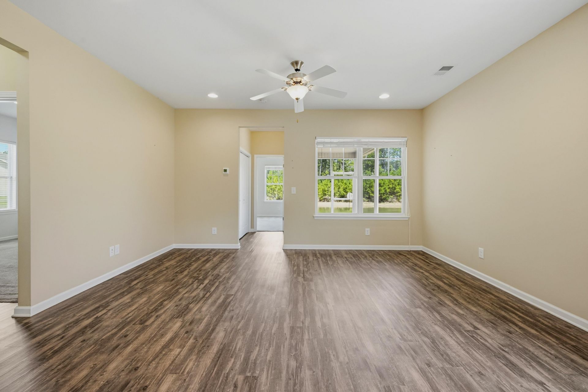 909 Cypress Way Photo 18