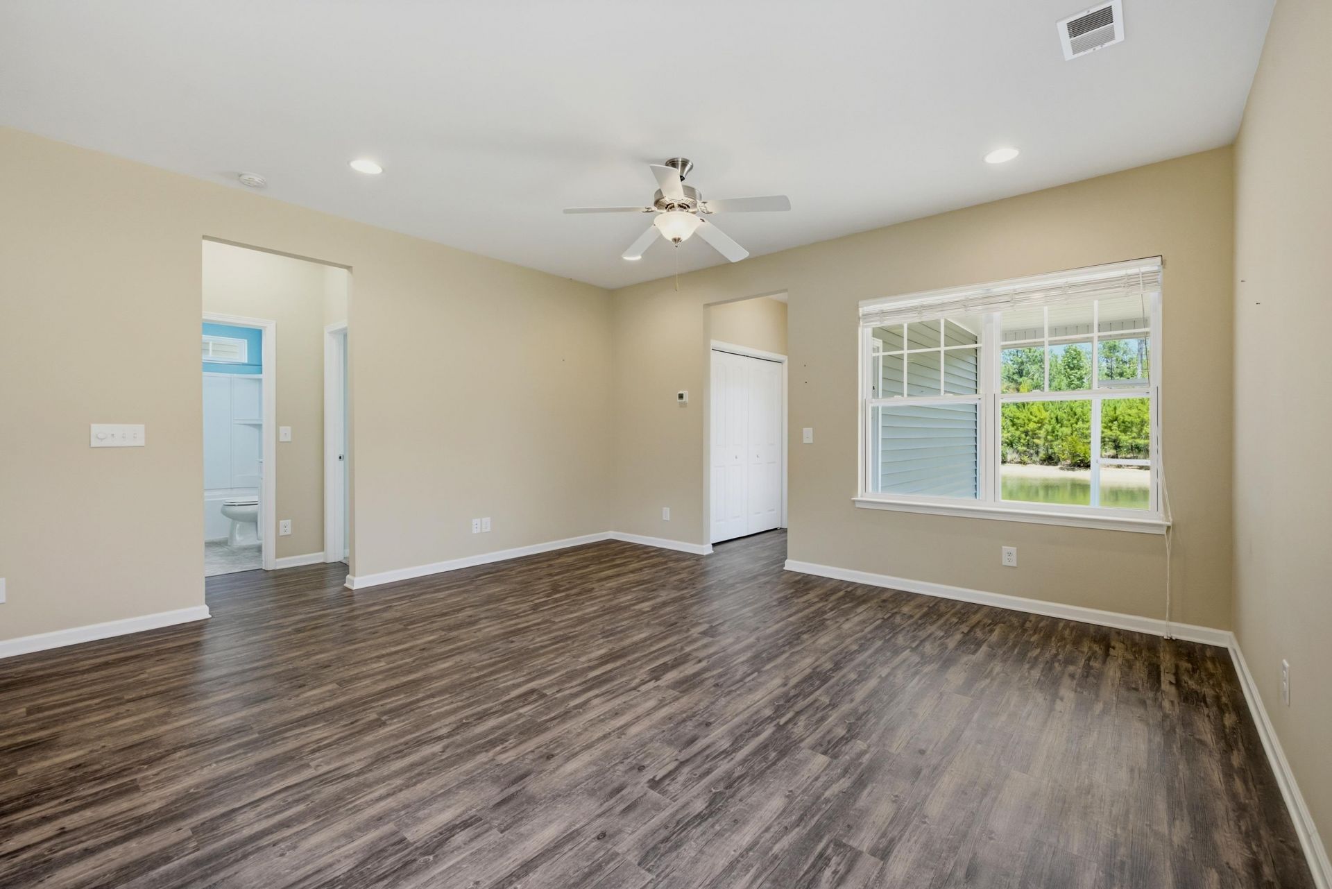 909 Cypress Way Photo 19