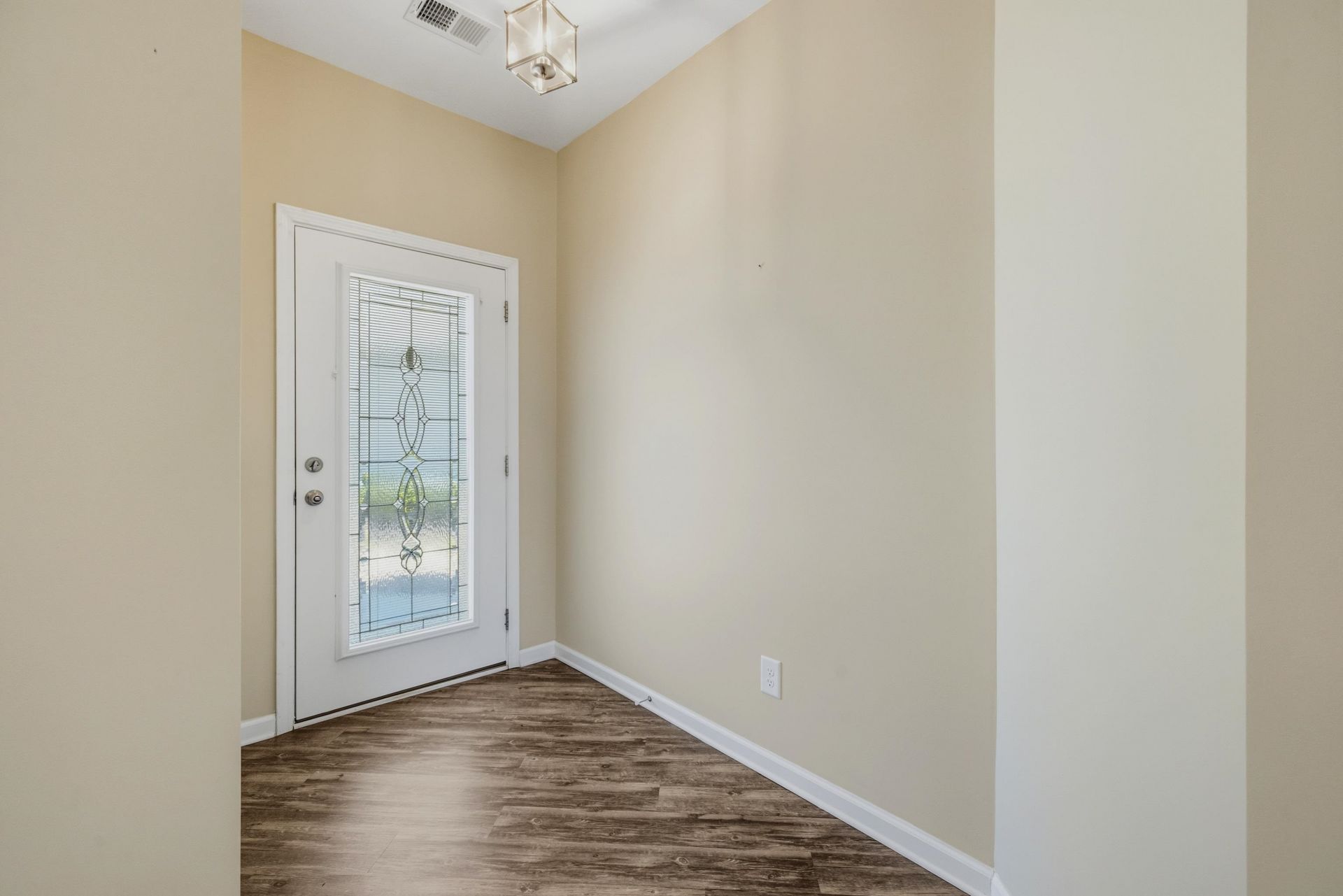 909 Cypress Way Photo 20