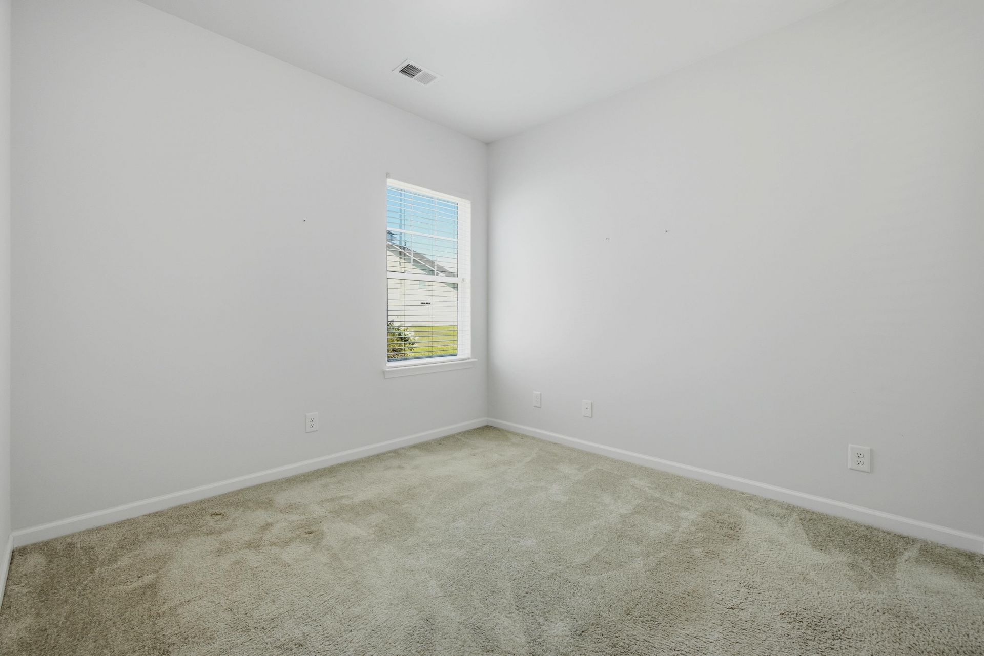 909 Cypress Way Photo 23