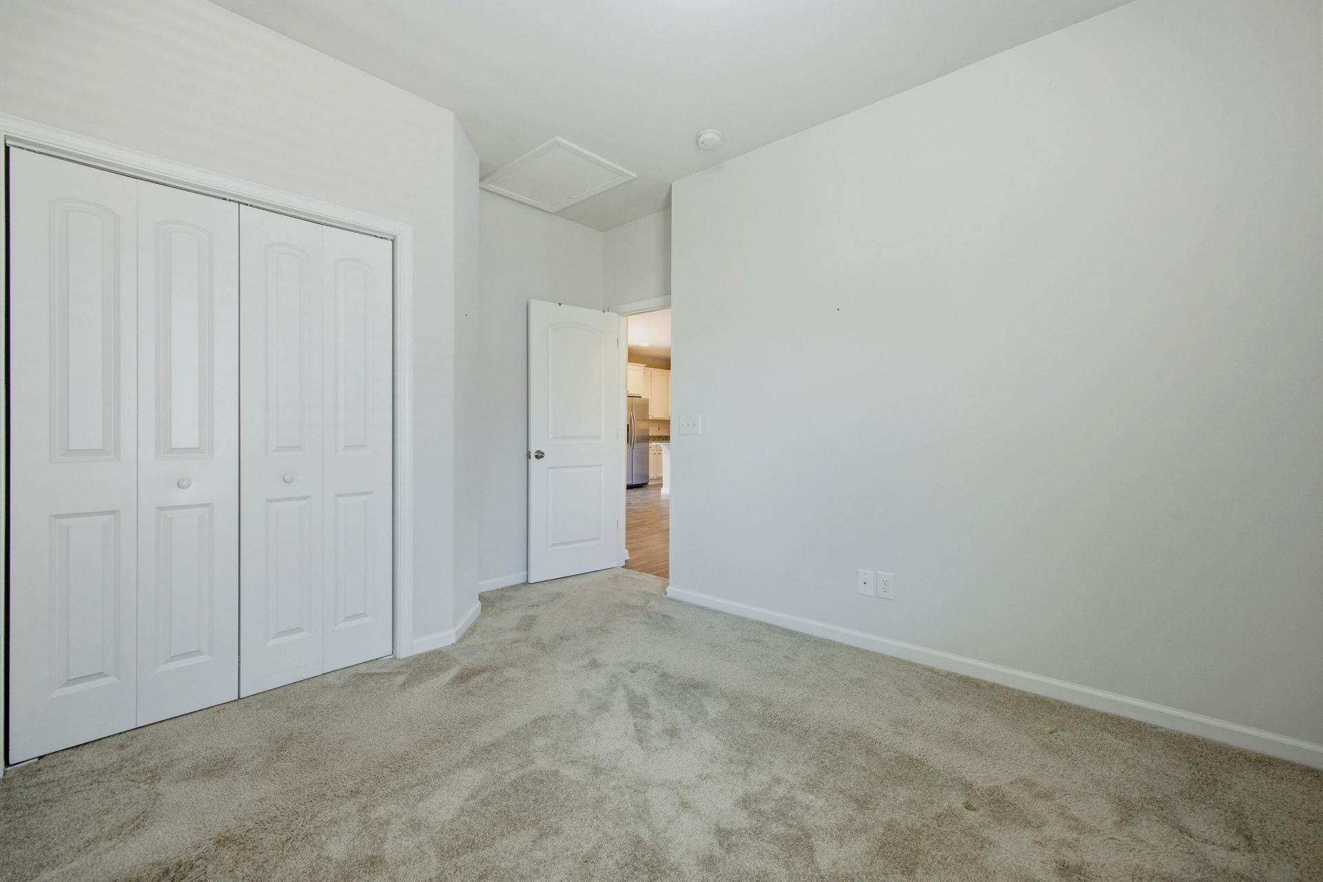 909 Cypress Way Photo 24