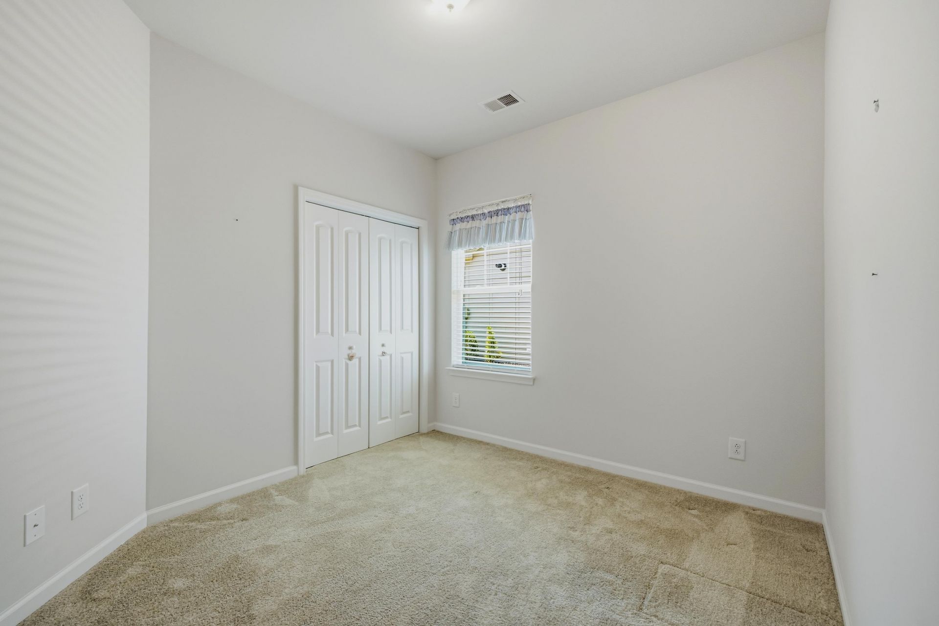 909 Cypress Way Photo 25