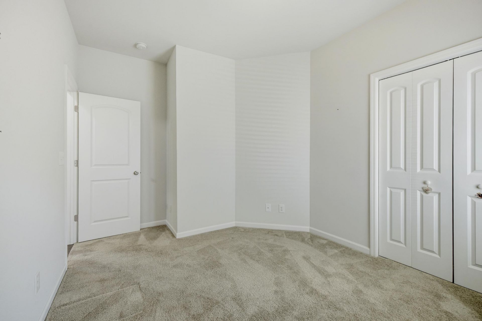 909 Cypress Way Photo 26