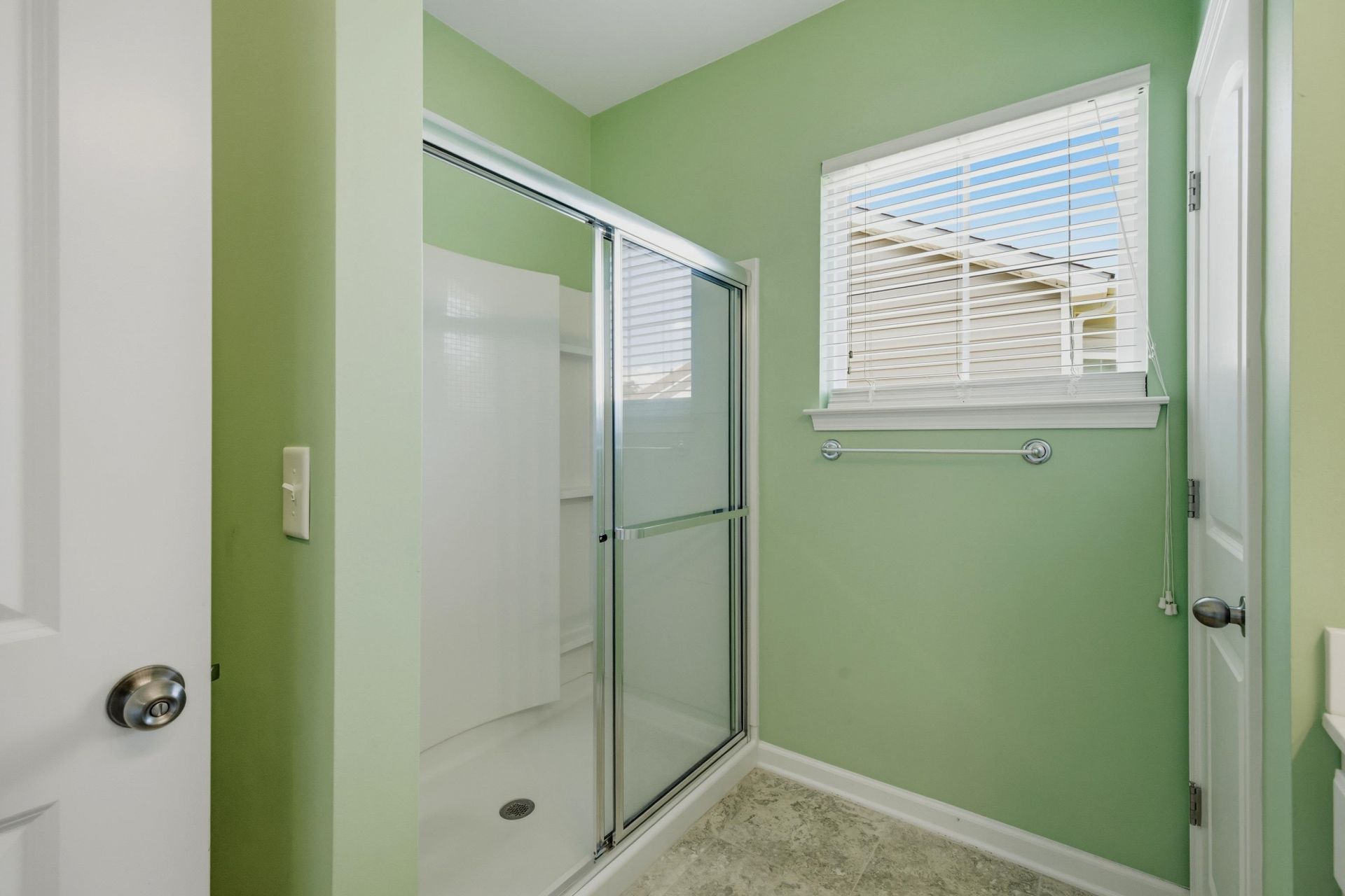 909 Cypress Way Photo 31