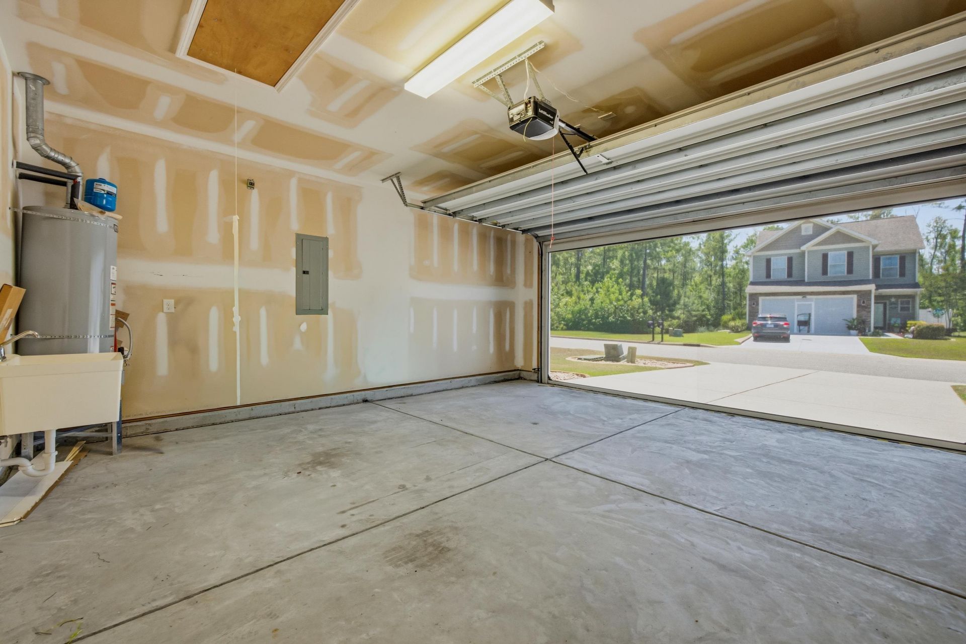909 Cypress Way Photo 32