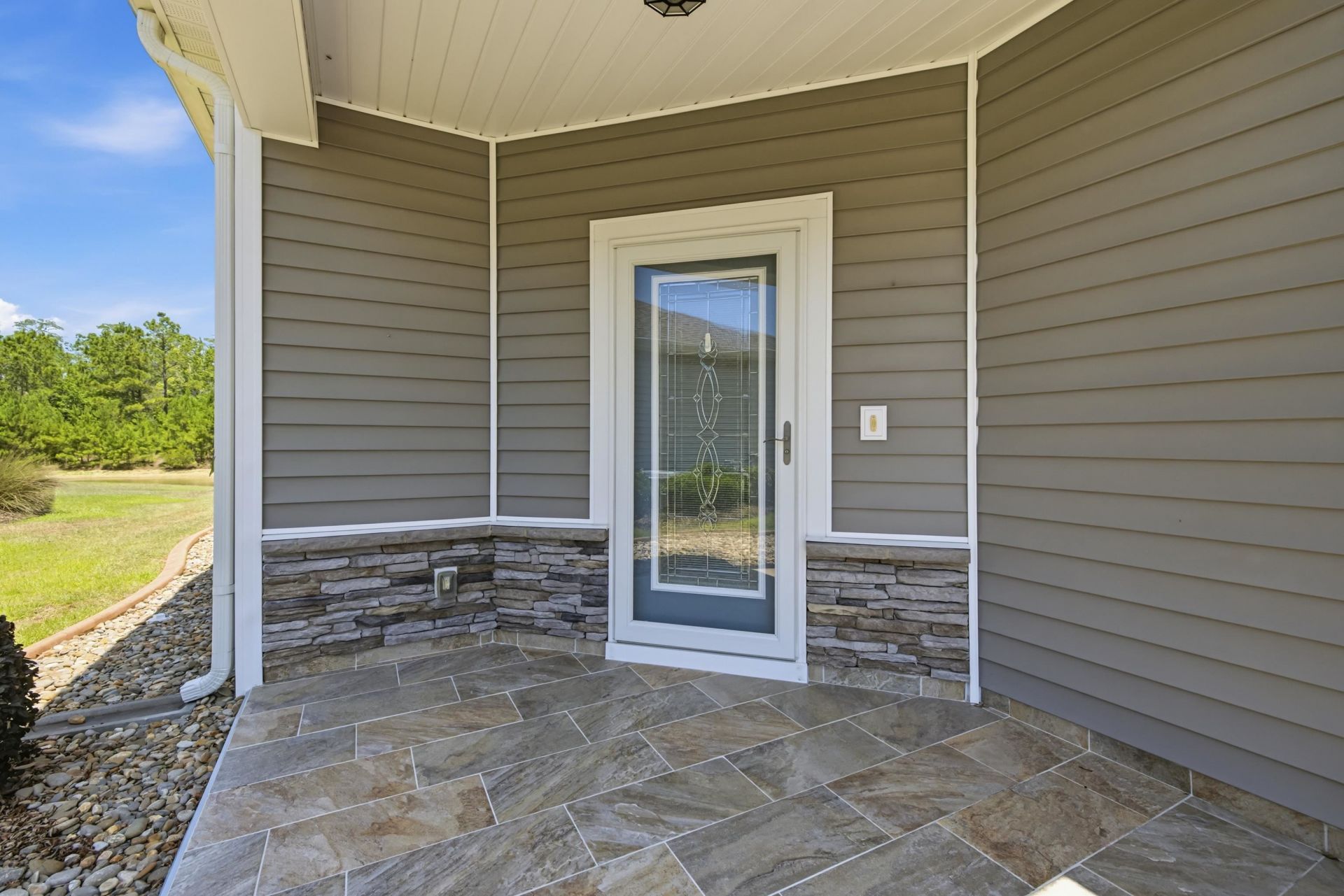 909 Cypress Way Photo 33
