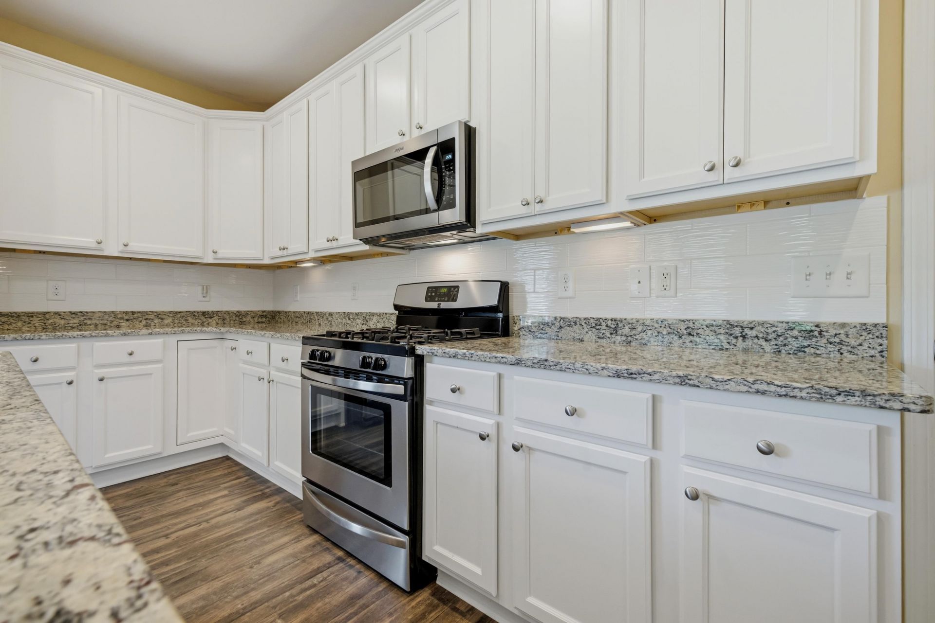 909 Cypress Way Photo 4