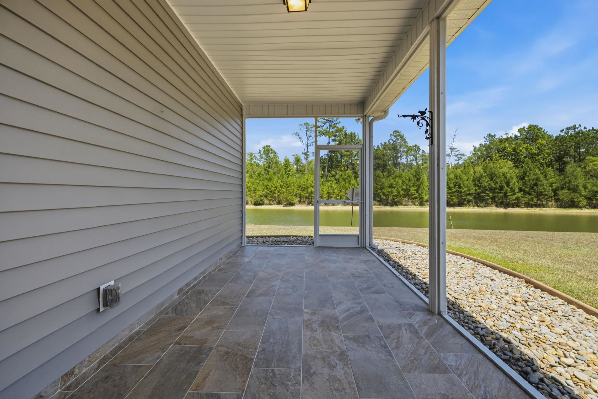 909 Cypress Way Photo 7