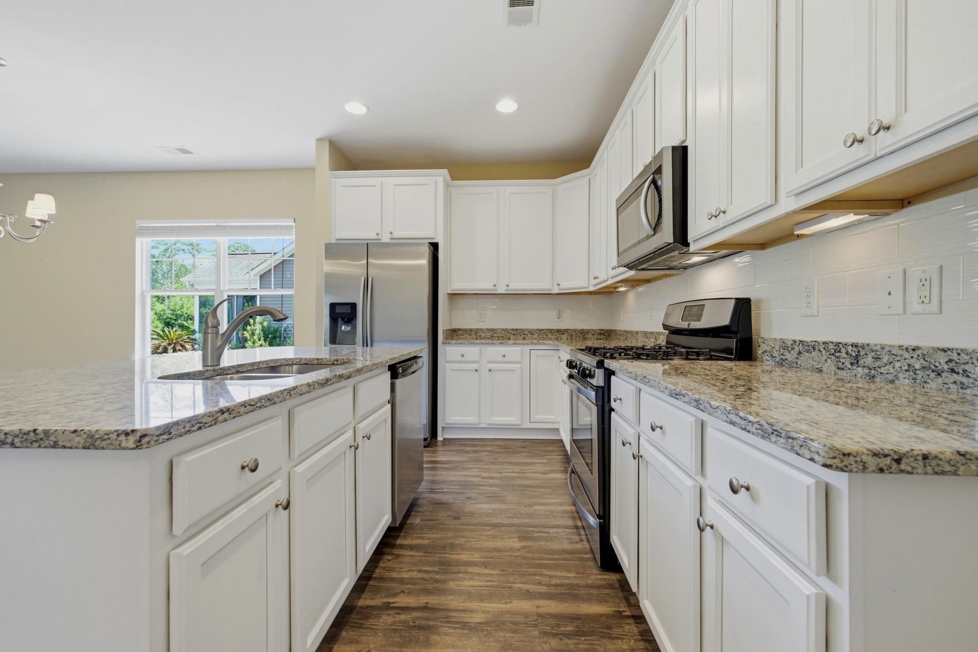 909 Cypress Way Photo 9