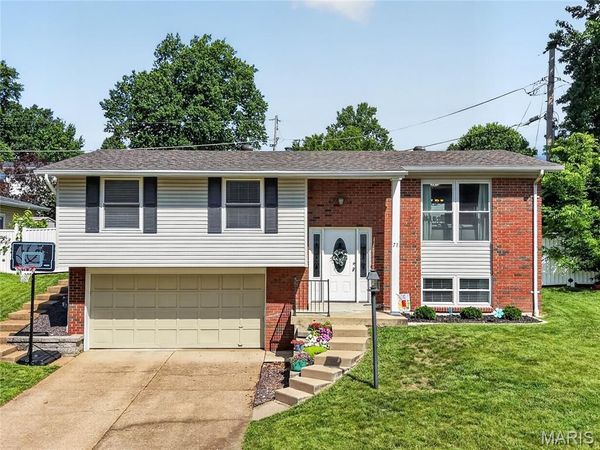 71 Smoke Tree Drive, Fenton, MO 63026