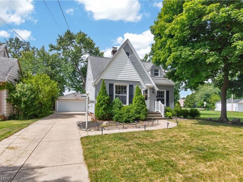 16305 Munn Road, Cleveland, OH 44111 Photo 2