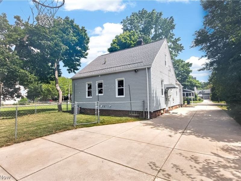 16305 Munn Road, Cleveland, OH 44111 Photo 32