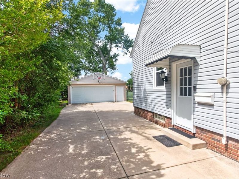 16305 Munn Road, Cleveland, OH 44111 Photo 33