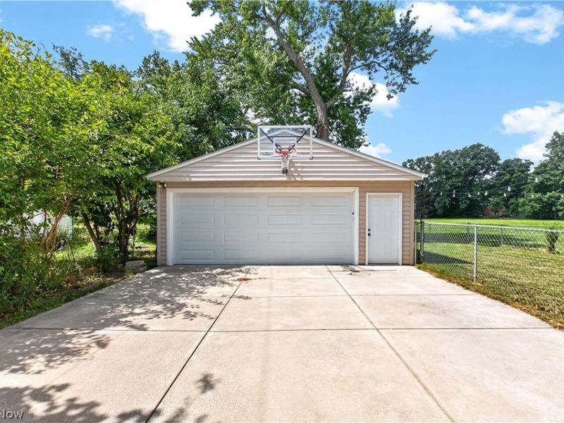 16305 Munn Road, Cleveland, OH 44111 Photo 34