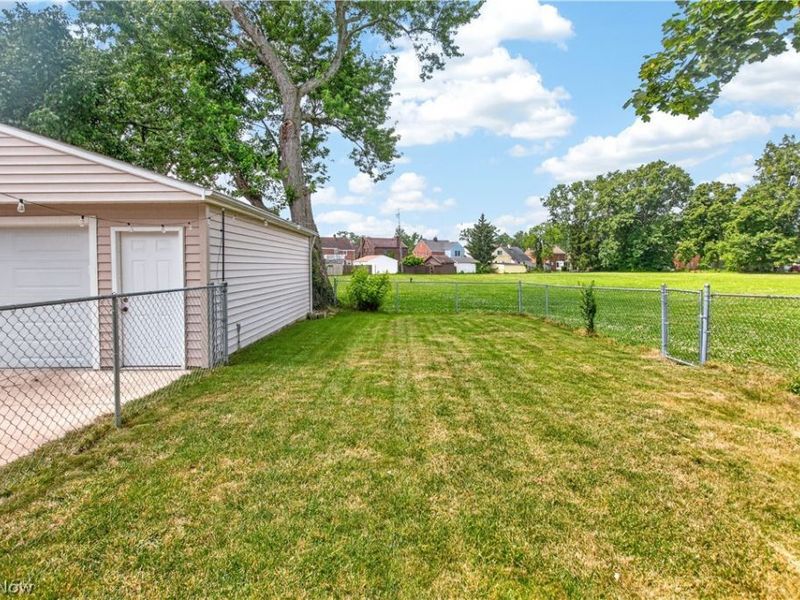 16305 Munn Road, Cleveland, OH 44111 Photo 35