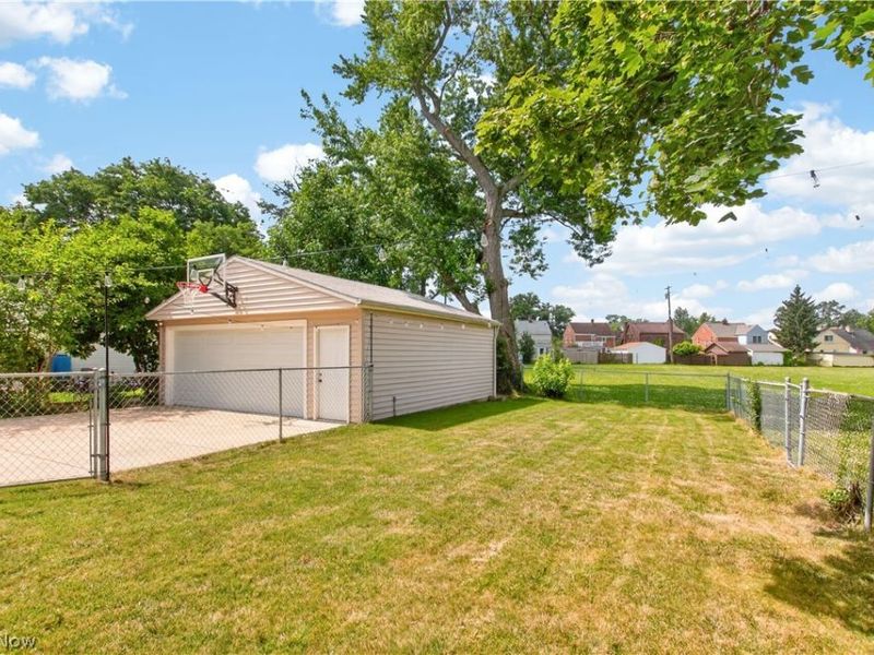 16305 Munn Road, Cleveland, OH 44111 Photo 36