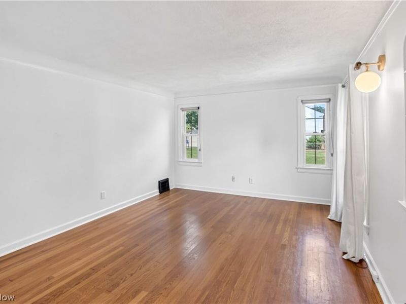 16305 Munn Road, Cleveland, OH 44111 Photo 6