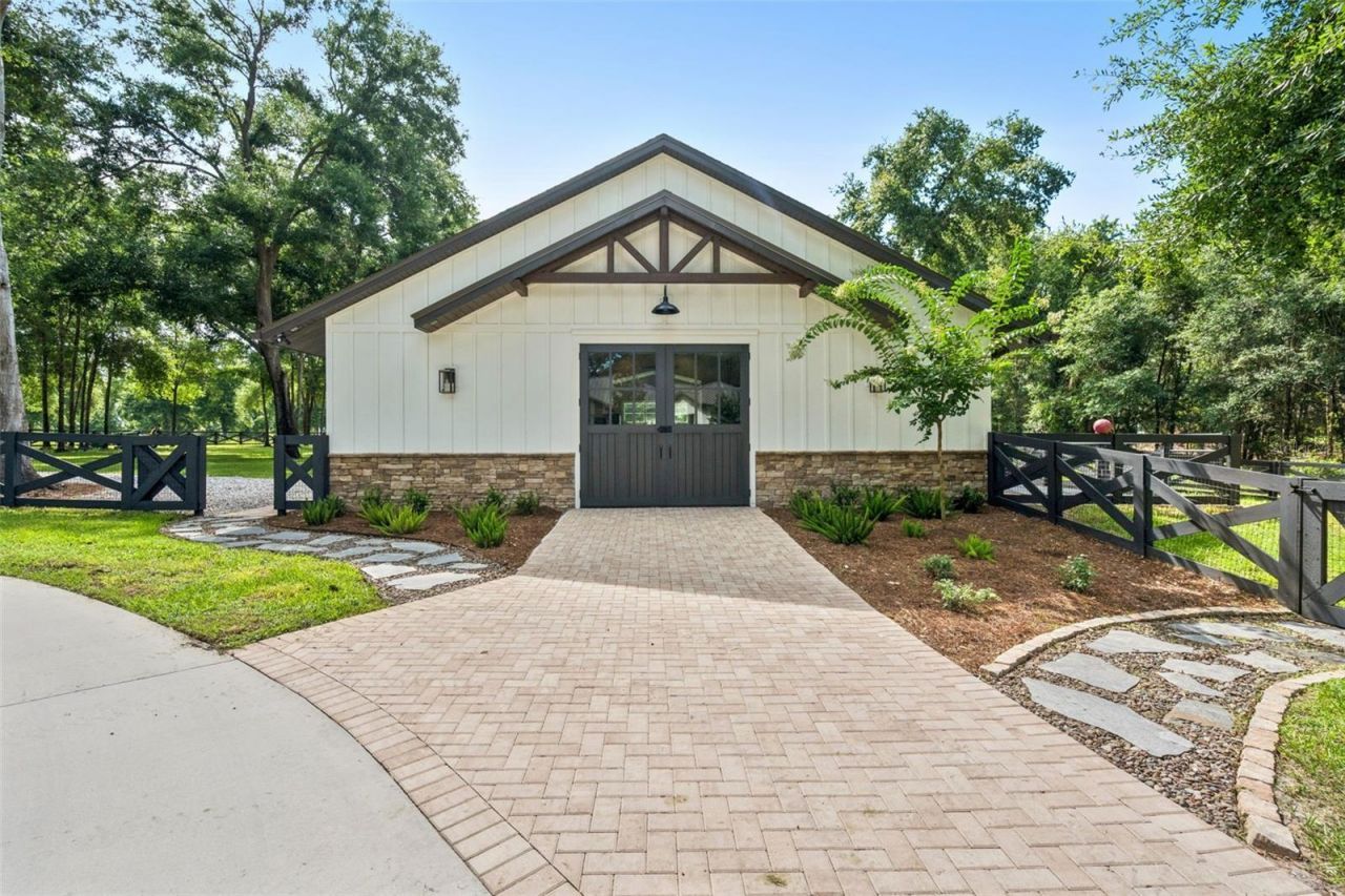 20401 Wolf Springs Court, Clermont, FL 34715 Photo