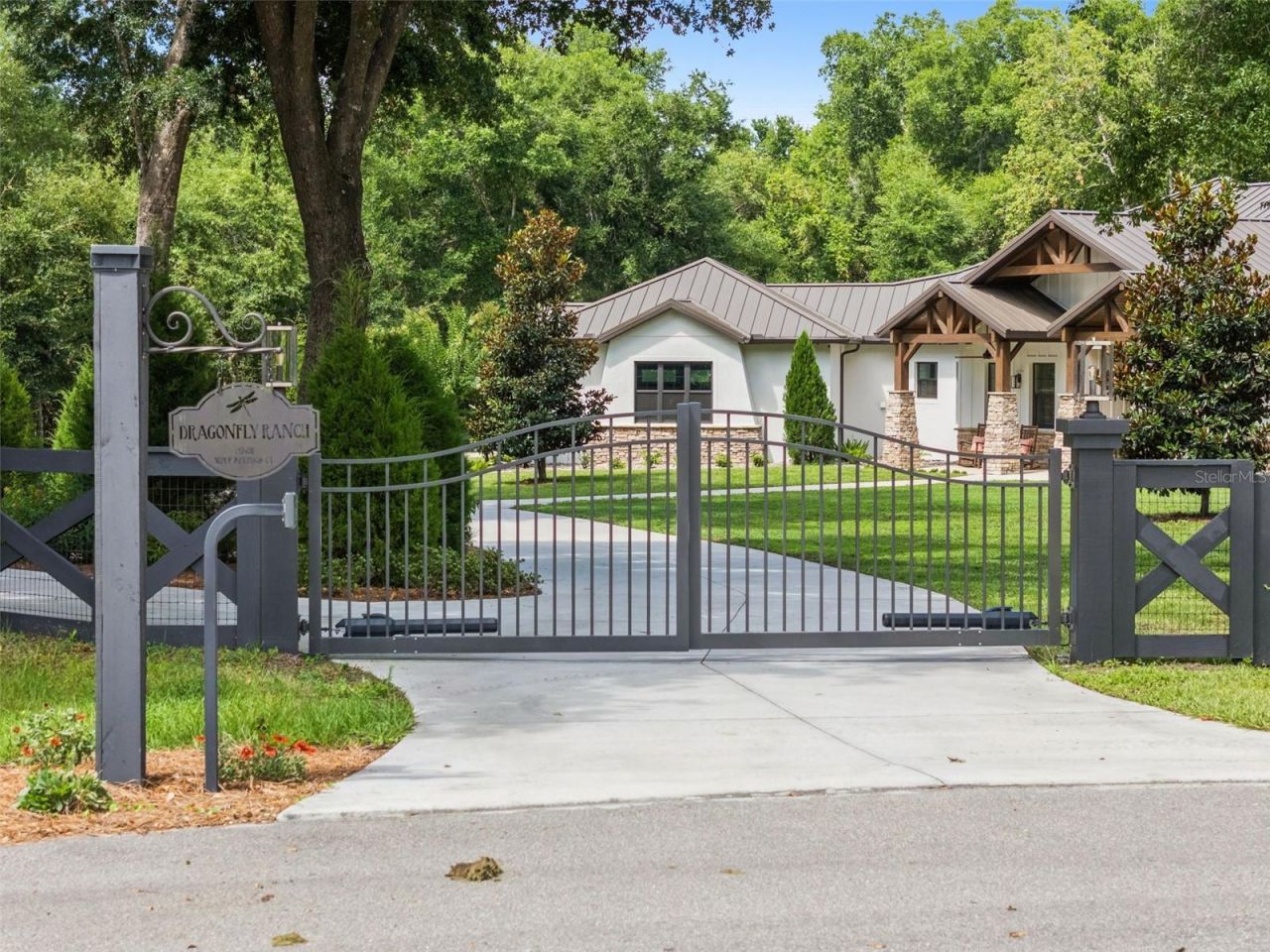 20401 Wolf Springs Court, Clermont, FL 34715 Photo