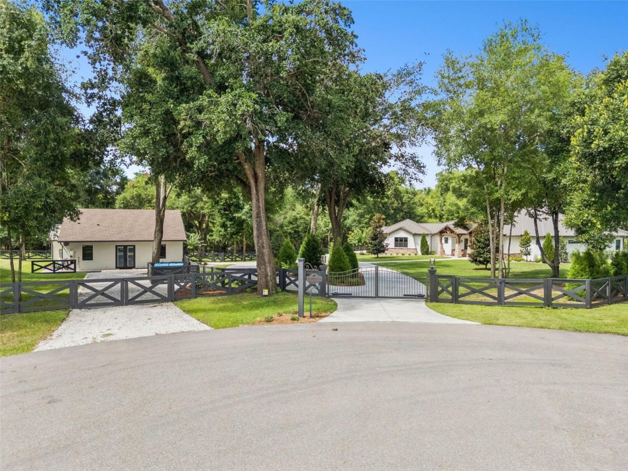 20401 Wolf Springs Court, Clermont, FL 34715 Photo