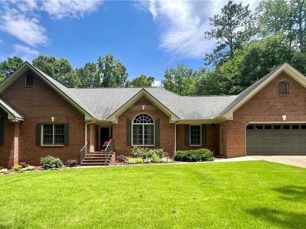 61 Hunters Way , Hoschton, GA 30548
