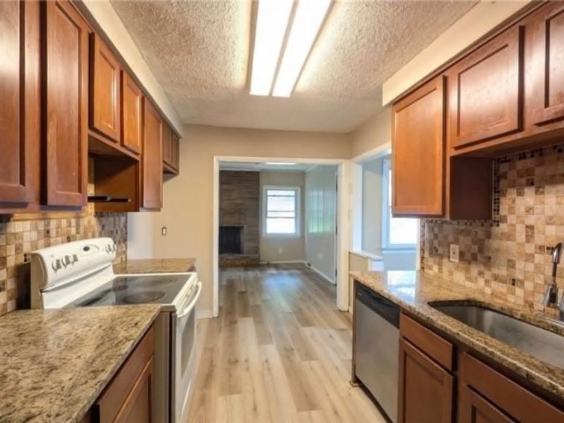 854 E 250 Street, Euclid, OH 44132 Photo 14