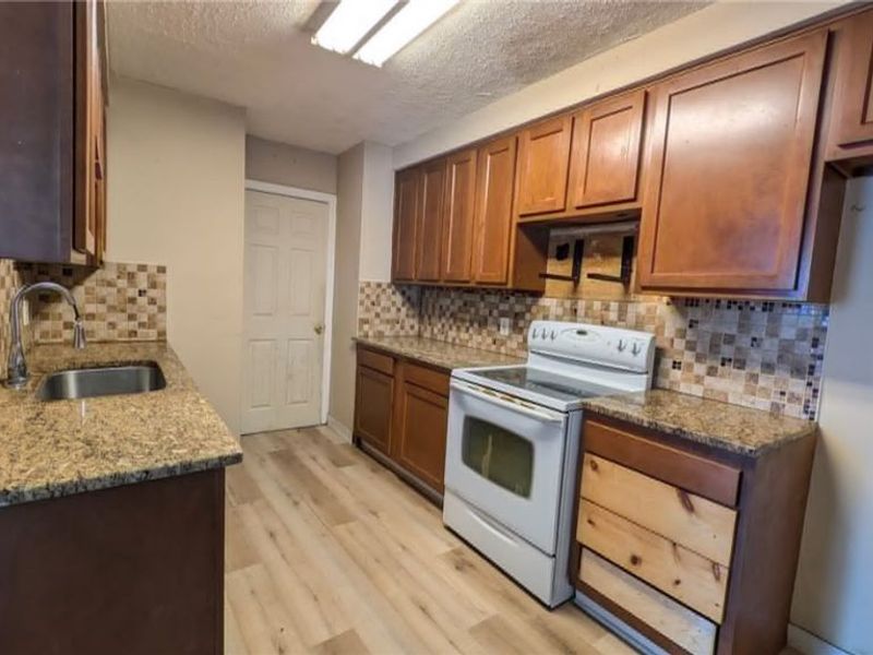 854 E 250 Street, Euclid, OH 44132 Photo 15