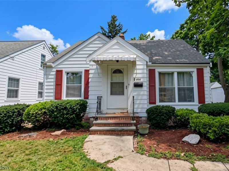 854 E 250 Street, Euclid, OH 44132 Photo 2