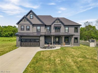 8196 Macthomas Avenue NW, North Canton, OH 44720