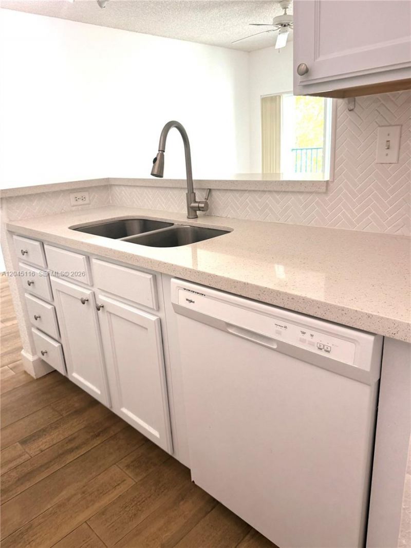 6001 SW 70th St, Unit 355, South Miami, FL 33143 Photo