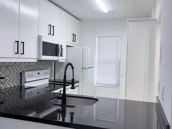 8305 Royal Palm Blvd , Unit 103, Coral Springs, FL 33065
