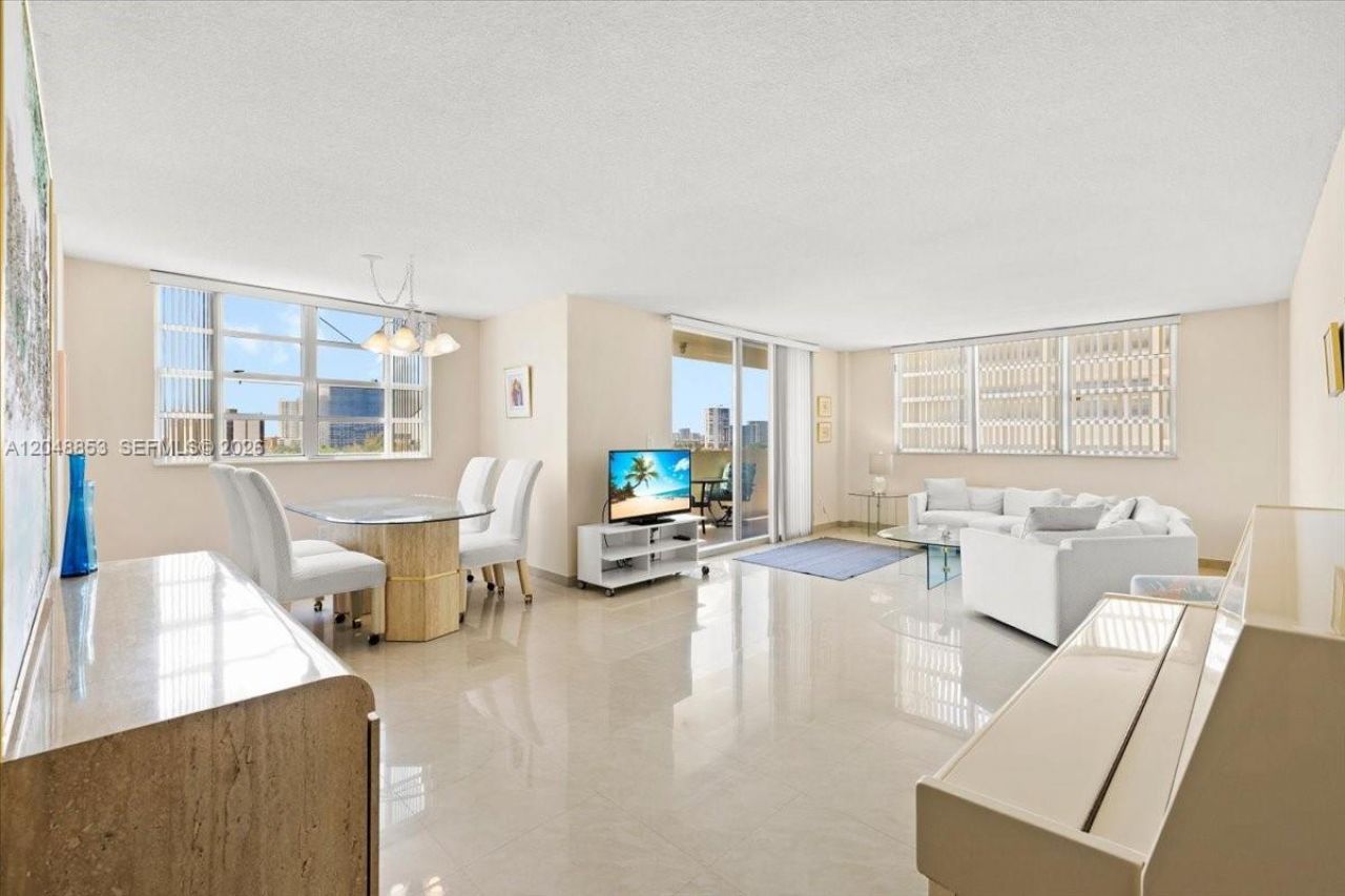 1833 S Ocean Dr, Unit 911, Hallandale Beach, FL 33009 Photo