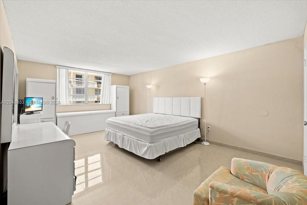 1833 S Ocean Dr, Unit 911, Hallandale Beach, FL 33009 Photo