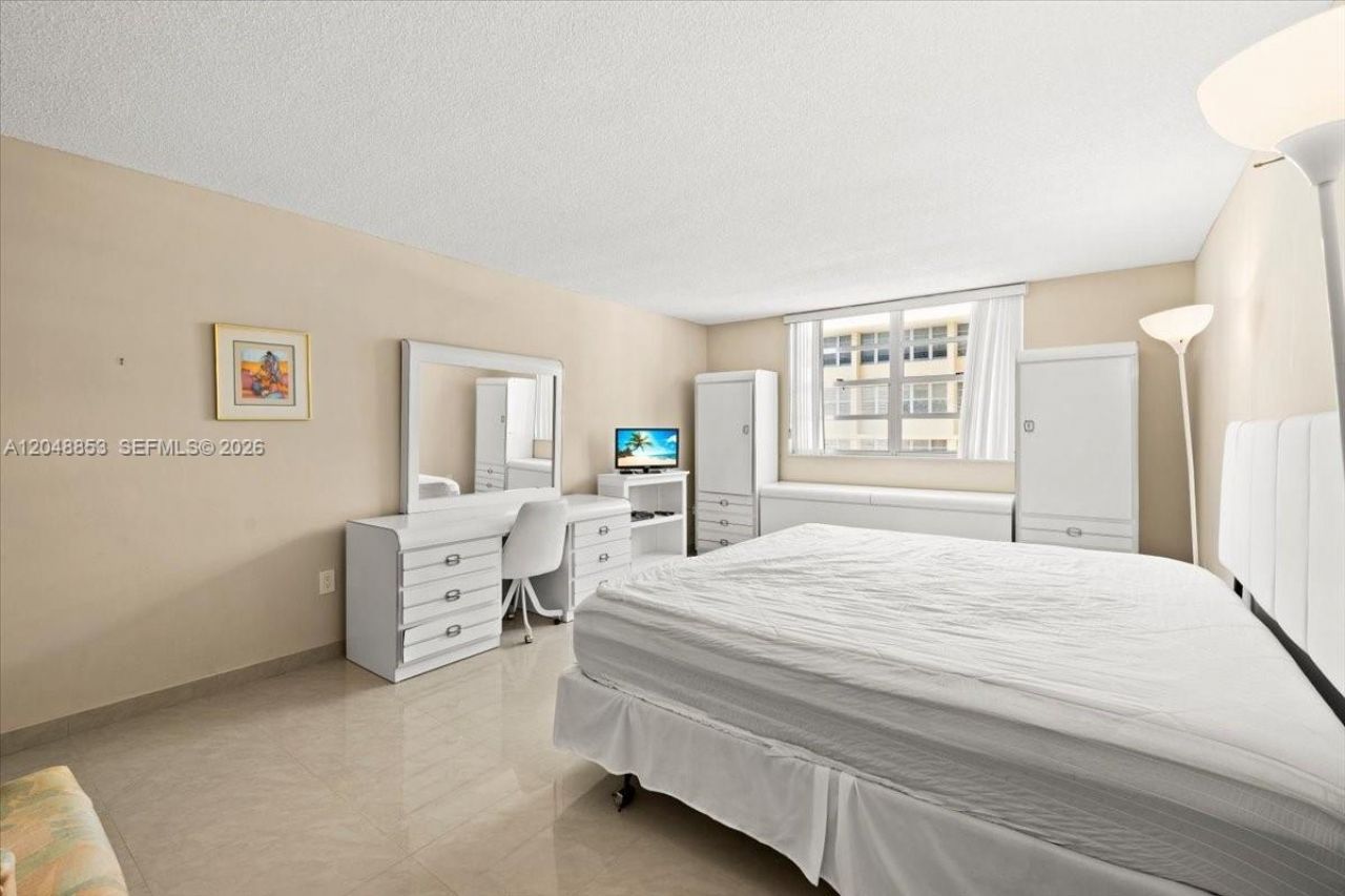 1833 S Ocean Dr, Unit 911, Hallandale Beach, FL 33009 Photo