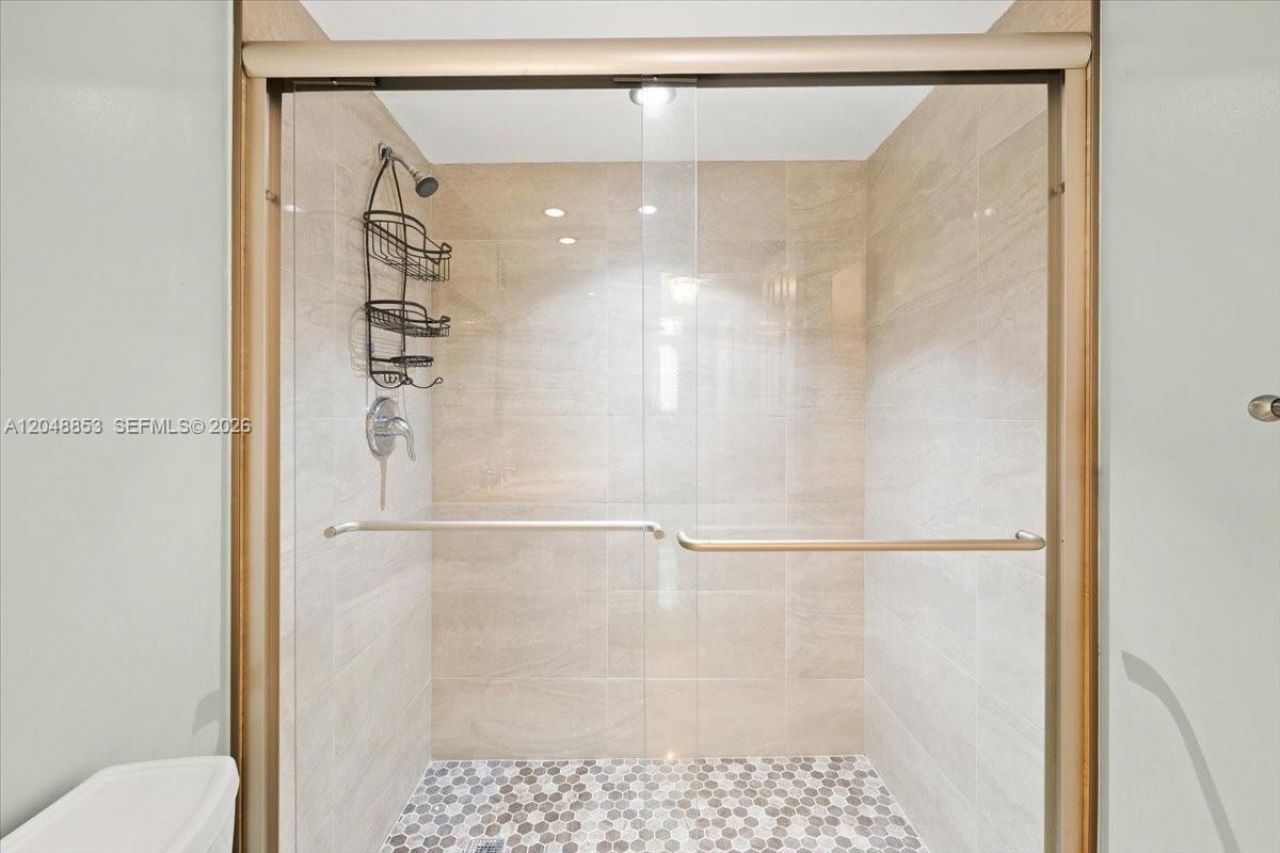 1833 S Ocean Dr, Unit 911, Hallandale Beach, FL 33009 Photo
