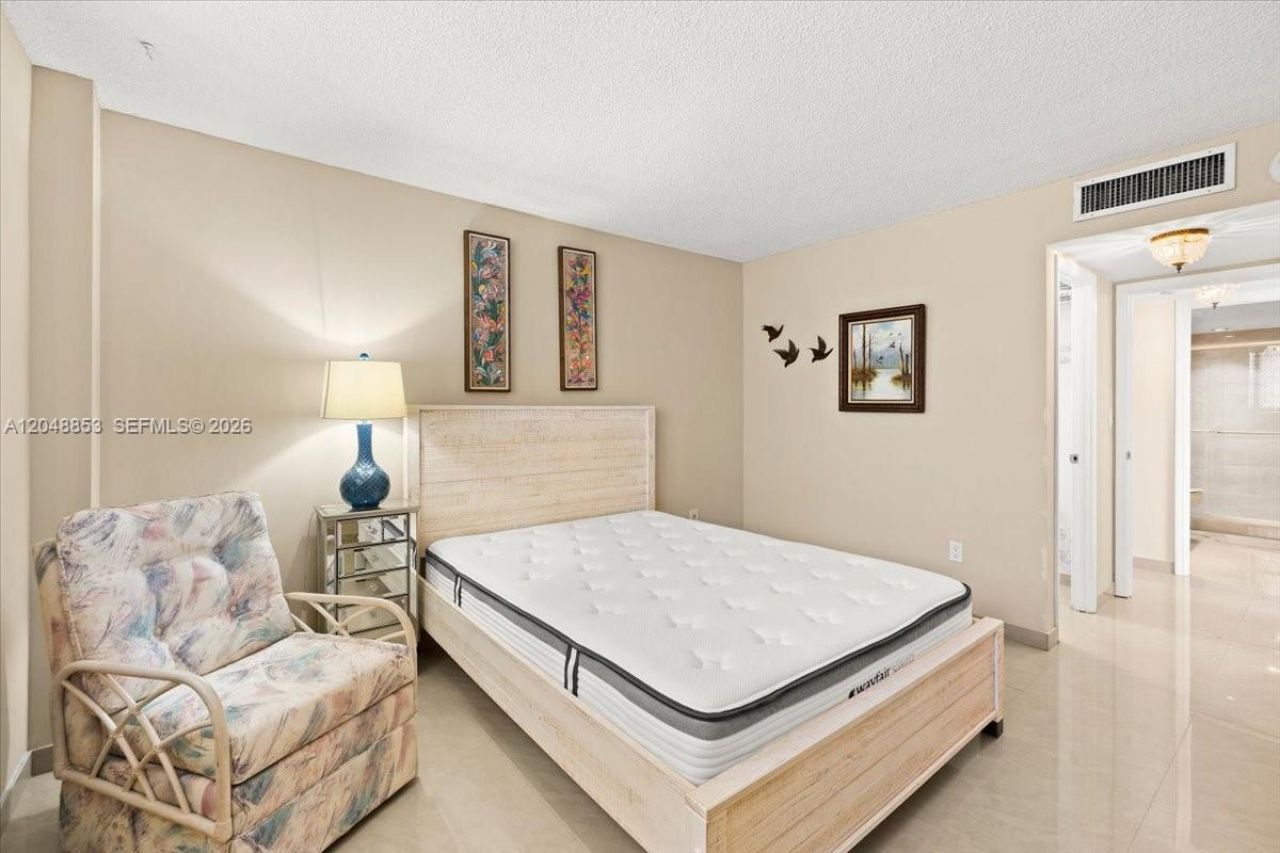 1833 S Ocean Dr, Unit 911, Hallandale Beach, FL 33009 Photo