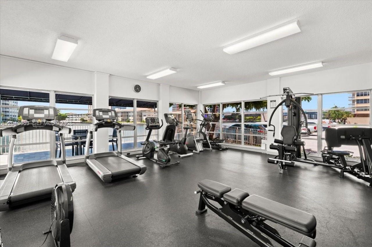 1833 S Ocean Dr, Unit 911, Hallandale Beach, FL 33009 Photo
