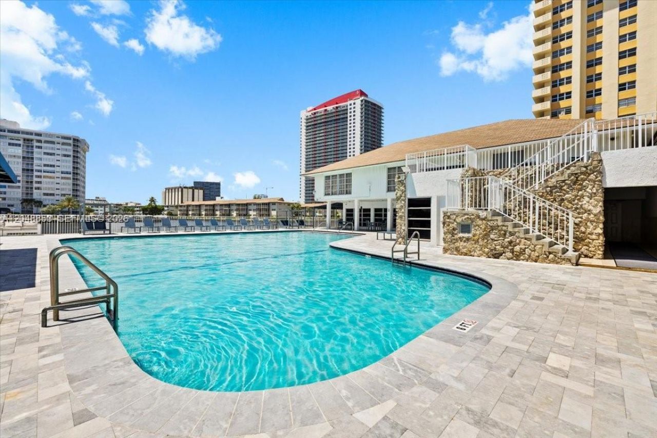 1833 S Ocean Dr, Unit 911, Hallandale Beach, FL 33009 Photo