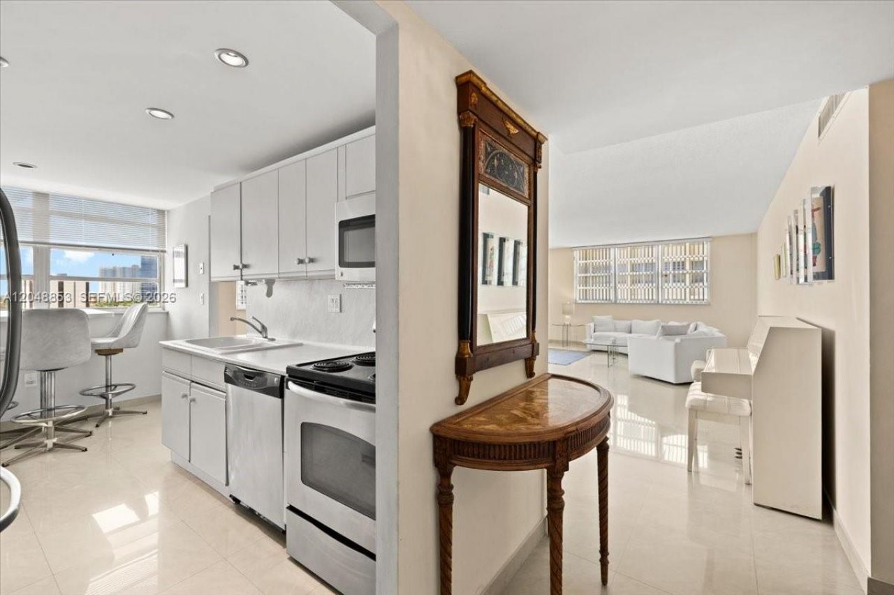 1833 S Ocean Dr, Unit 911, Hallandale Beach, FL 33009 Photo