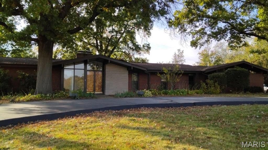 10621 Country View Drive, Creve Coeur, MO 63141 Main Photo