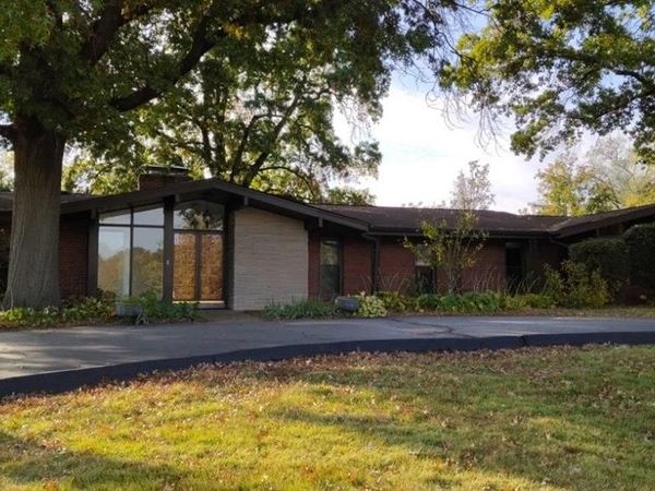 10621 Country View Drive, Creve Coeur, MO 63141