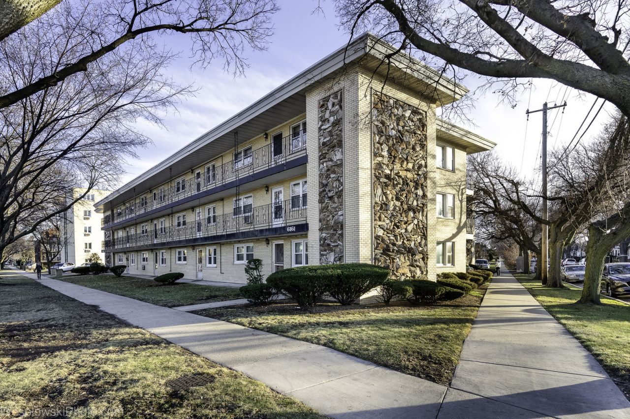 6161 W Higgins Avenue, Unit 8, Chicago, IL 60630 Main Photo