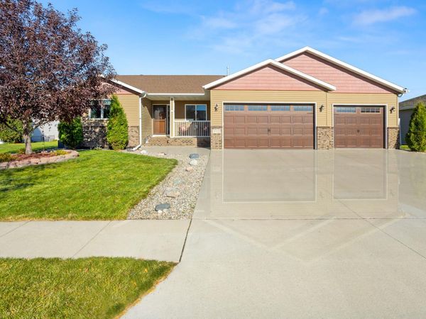 3712 11th Avenue S, Moorhead, MN 56560