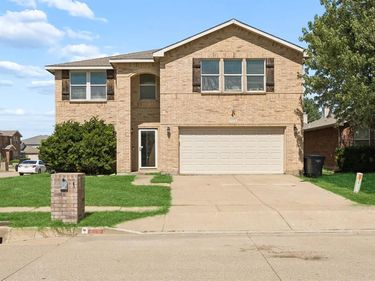 9216 Old Clydesdale Drive, Fort Worth, TX 76123