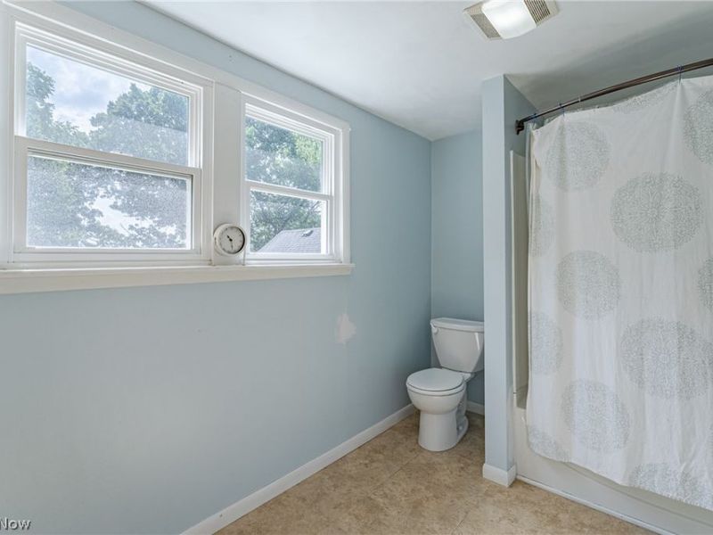 1539 Overlook Drive, Akron, OH 44314 Photo 14