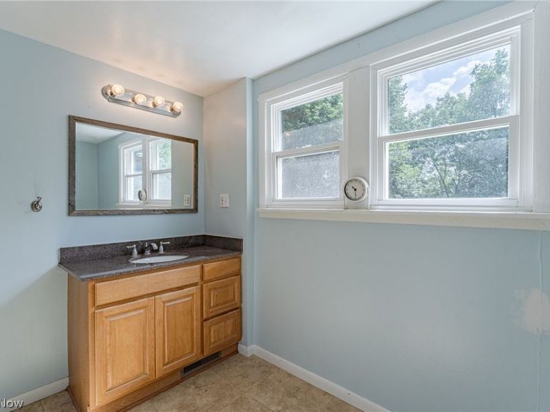 1539 Overlook Drive, Akron, OH 44314 Photo 15
