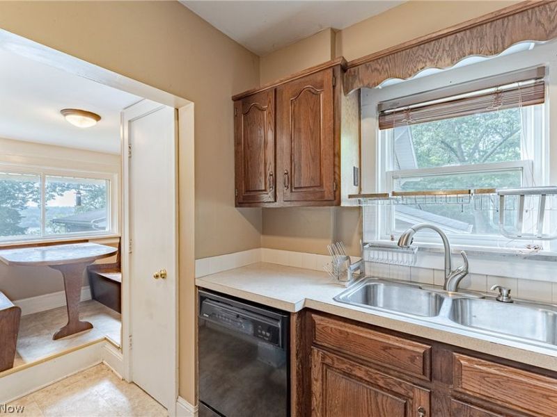 1539 Overlook Drive, Akron, OH 44314 Photo 8