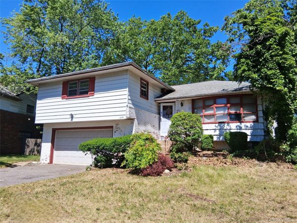 1036 Furth Road , Valley Stream, NY 11581