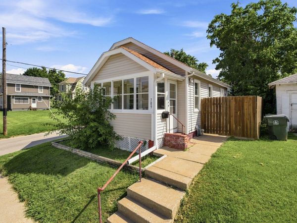 709 CEDAR, Muscatine, IA 52761