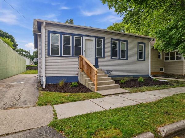 1225 The Strand -, Waukesha, WI 53186